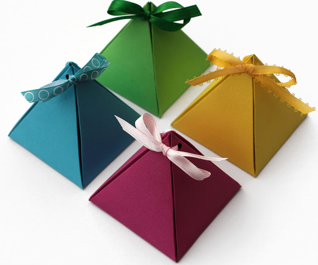 Piramit hediye kutusu