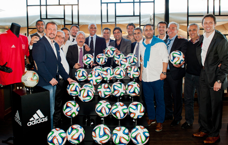 2014 Dünya Kupası topunu imzaladılar