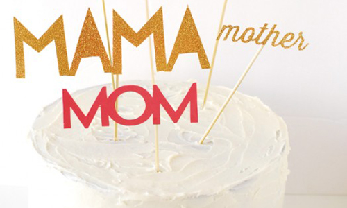 Anneler günü hediye fikri: Mesajlı pastalar