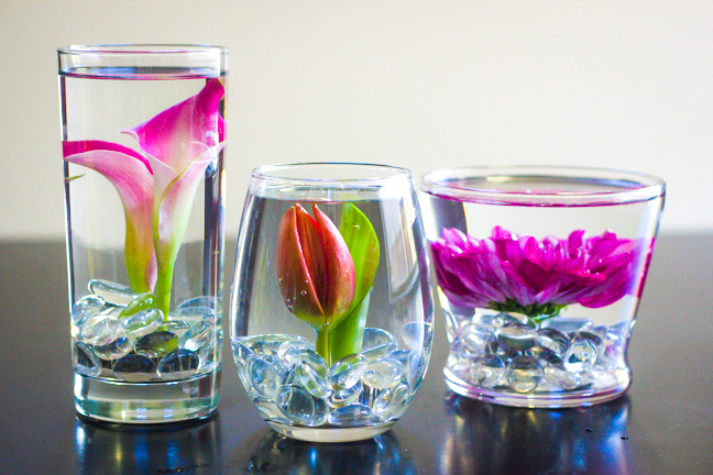 Masa süsleme; su içinde çiçekler