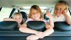 Anne sürücülerin arabalarında bulundurması gereken 8 eşya